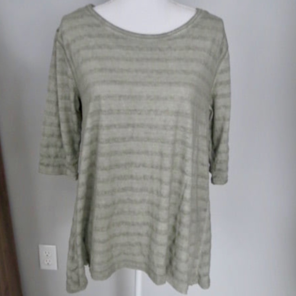 Hyku sage green top S loose NWT